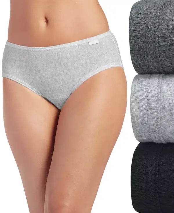 Everyday ease with a smooth fit. Soft, combed cotton offers great comfort. Covered waistband. In a convenient pack of three. Style #1488 Imported