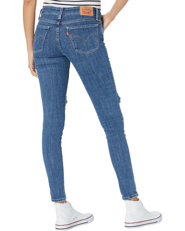If you liked the 524™ fits, you'll love the new 711 Skinny − designed for style and attitude. The Levi's® Womens 711™ Skinny features a mid rise and a slim fit from the hip to the thigh and a skinny leg. Named after the very first pair of Levi's® jeans, the Lot 700 collection blends classic silhouettes with modern fabrication for a truly timeless look. Super soft fabric with stretch and recovery to ensure the jeans keep their shape all day. Leather brand patch at the back waist. Woven flag patch set at the back right pocket. Five-pocket design with signature arcuate stitch. Belt-loop waistband. Zip fly and button closure. Translates to Curve ID: Slight or Demi.
