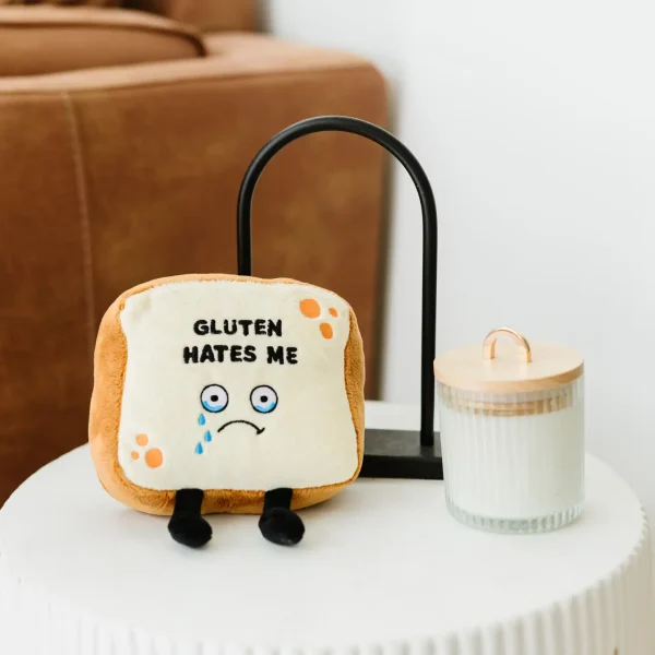 Does gluten got you tootin? Then you knead this all too relatable plushie! He's the perfect gift for any gluten-free friend (or foe). Other puns: Gluten for punishment Yeast Dough not Knead to dough basis This plush is ideal for children, collectors, or anyone who loves cozy and fun decor.