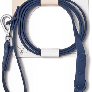 The perfect companion to the Wild One Collar A durable leash with two length options Made from flex-poly straps and sturdy hardware Ideal for easy temporary tie-up, quick shortleash adjustment, and everyday adventures The leash is dirt and odour resistant